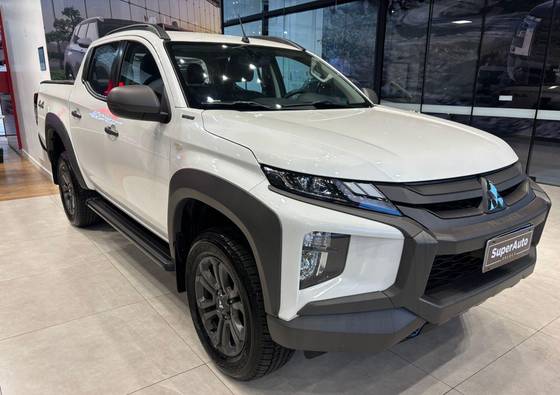 MITSUBISHI L200 TRITON 2.4 16V TURBO DIESEL SPORT OUTDOOR GLS CD 4P 4X4 AUTOMÁTICO